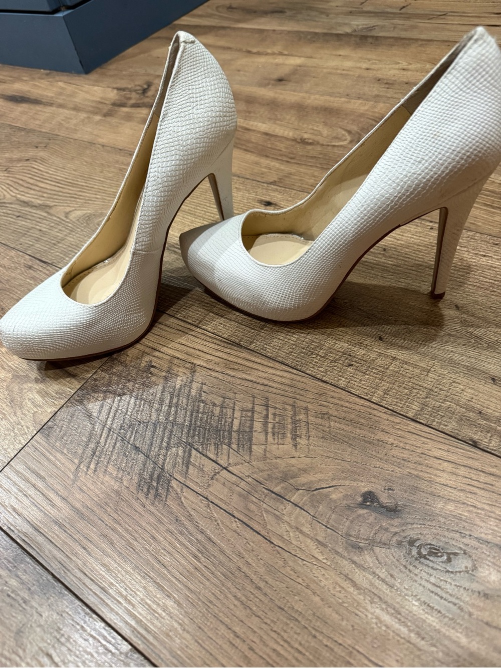 Jessica Simpson Ivory/white Textured Stiletto Pumps